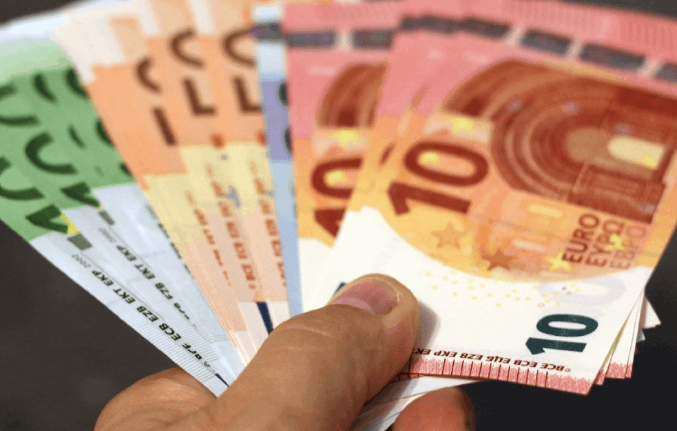 Koliko od jutros košta evro:ZABELEŽEN NEZNATAN PAD
